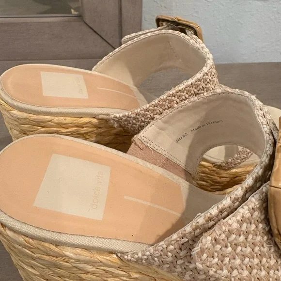 DV by Dolce Vita Beige Woven Platform Sandals - Picture 4 of 6